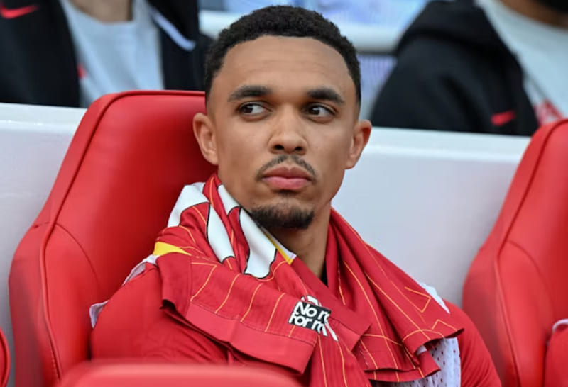HLV Klopp thất vọng tột độ khi CĐV Liverpool la ó Alexander-Arnold